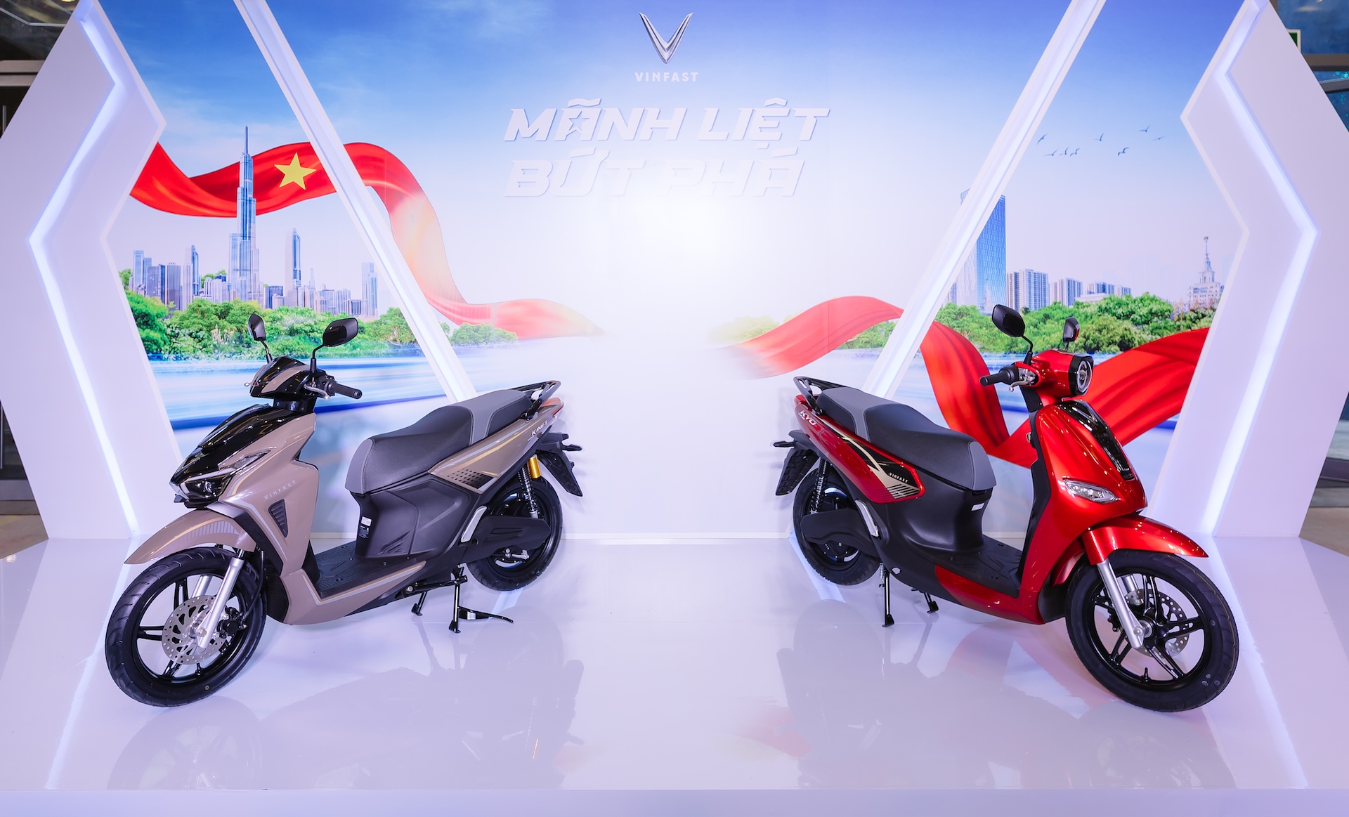 Bộ đôi xe máy điện VinFast Kyo và Kinet ra mắt