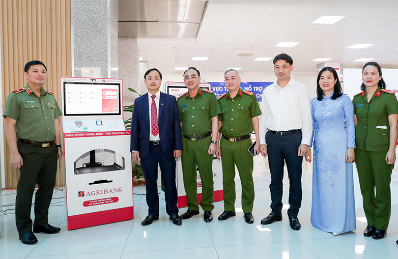 Agribank chuyển đổi số gắn với ESG: Từ các Kiosk thông minh đến khát vọng "số hóa" vùng biên
