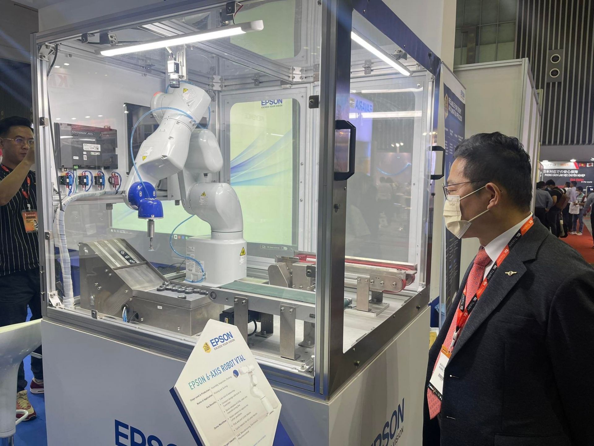 Epson trình diễn robot công nghiệp tại METALEX 2022