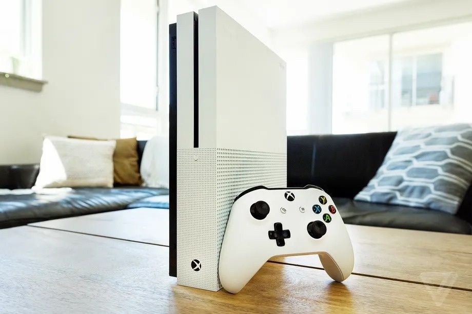 Doanh thu phần cứng của Microsoft tăng mạnh