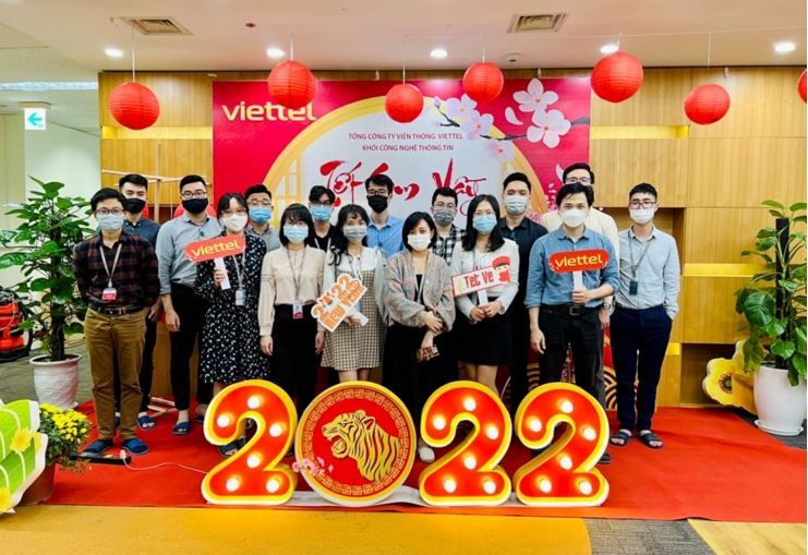 Các kỹ sư của đội dự án Customer Centric Artifitial Intelligence