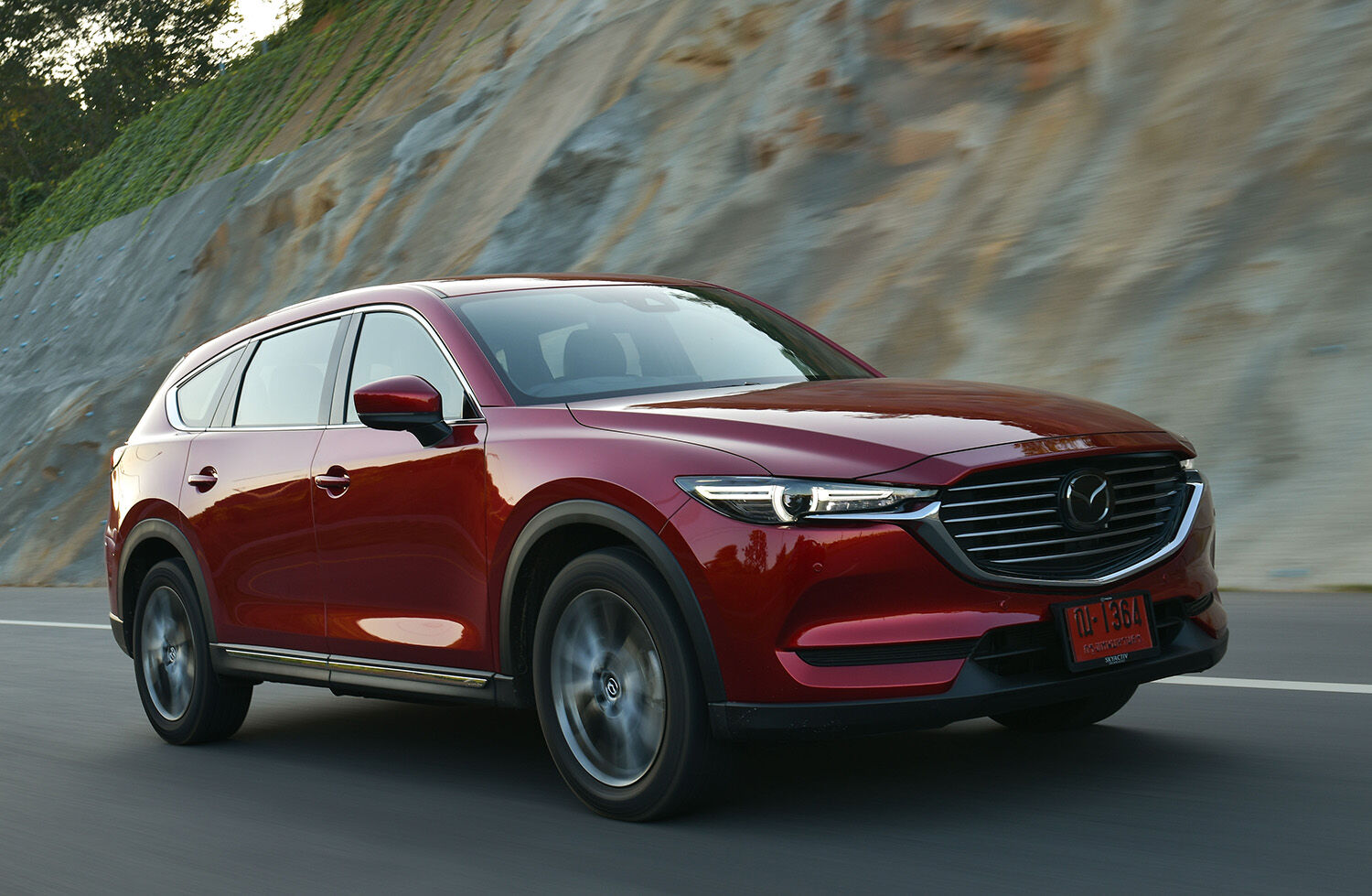 Chạy đua doanh số, ô tô ồ ạt đại hạ giá cao nhất lên tới 240 triệu đồng - Ảnh 2.