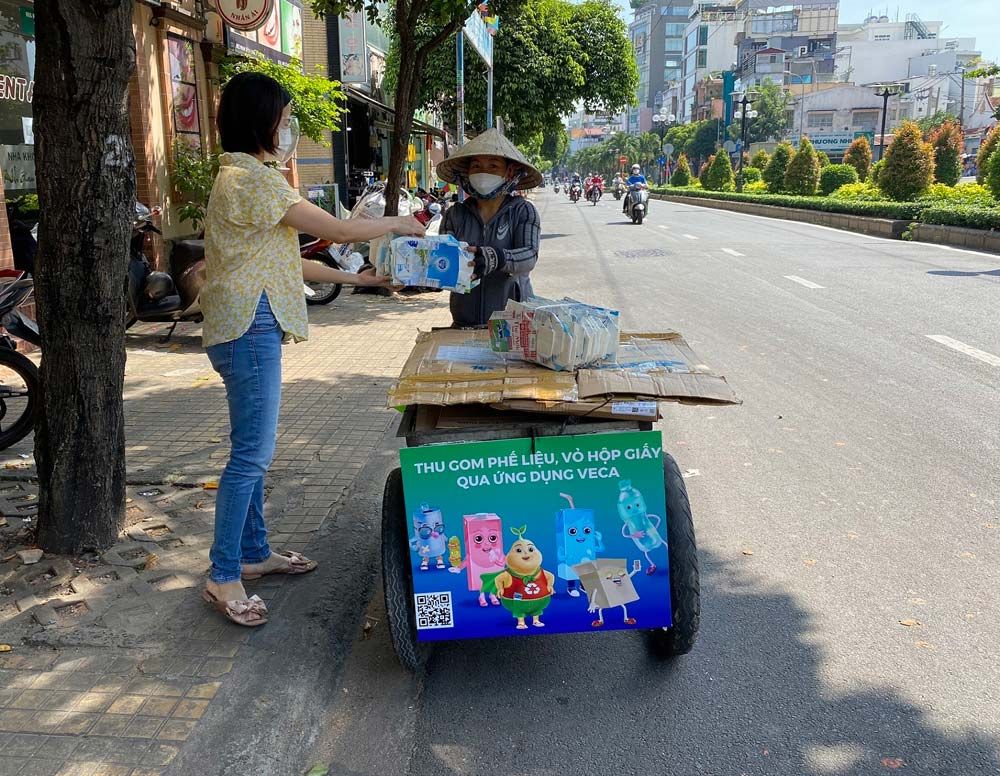 thu gom vỏ hộp giấy