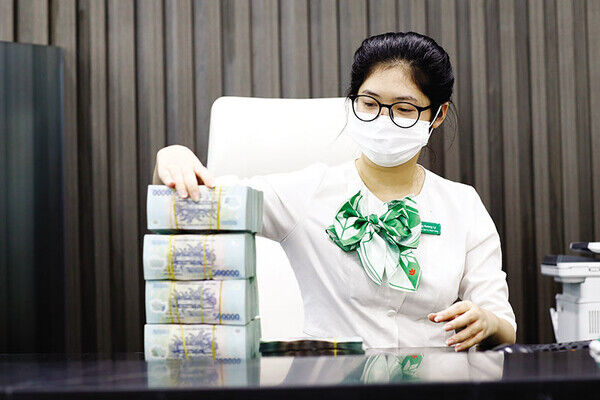 Ngân hàng mở rộng hệ sinh thái: Chiếc áo 'thương mại' trở nên quá chật