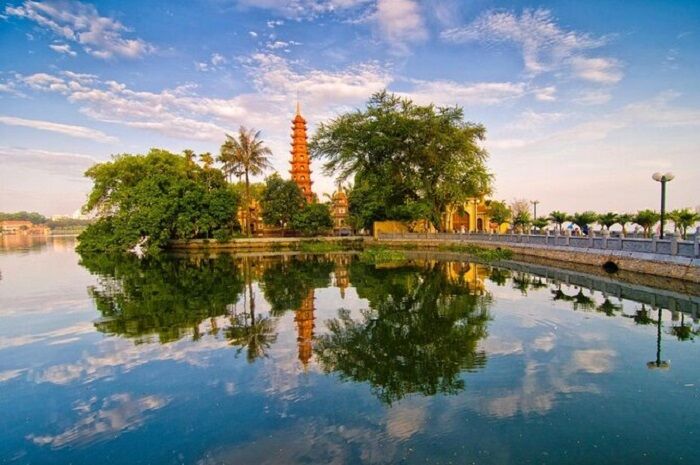 Trấn Quốc 1 trong những điểm du lịch tâm linh đẹp nhất thế giới