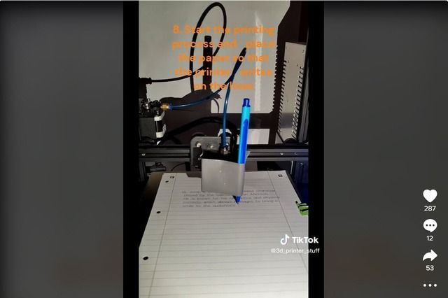 Học sinh dùng ChatGPT và máy in 3D để làm bài tập về nhà