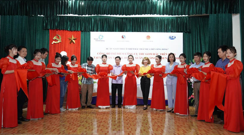 Cắt băng khánh thành lễ hạ thủy bẫy rác