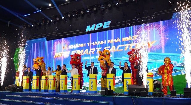 Vận hành nhà máy thiết bị điện thông minh 2.000 tỉ đồng