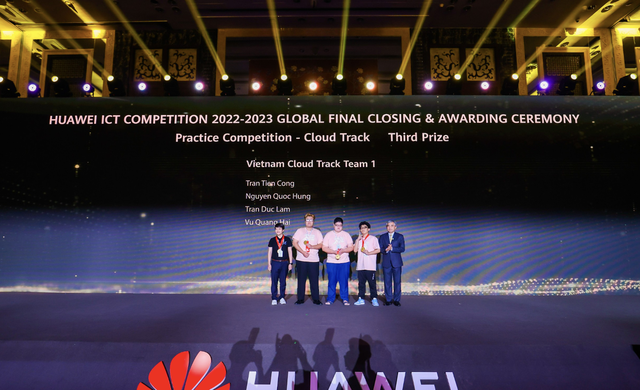 Sinh viên Việt Nam giành giải Ba cuộc thi Huawei ICT Competition