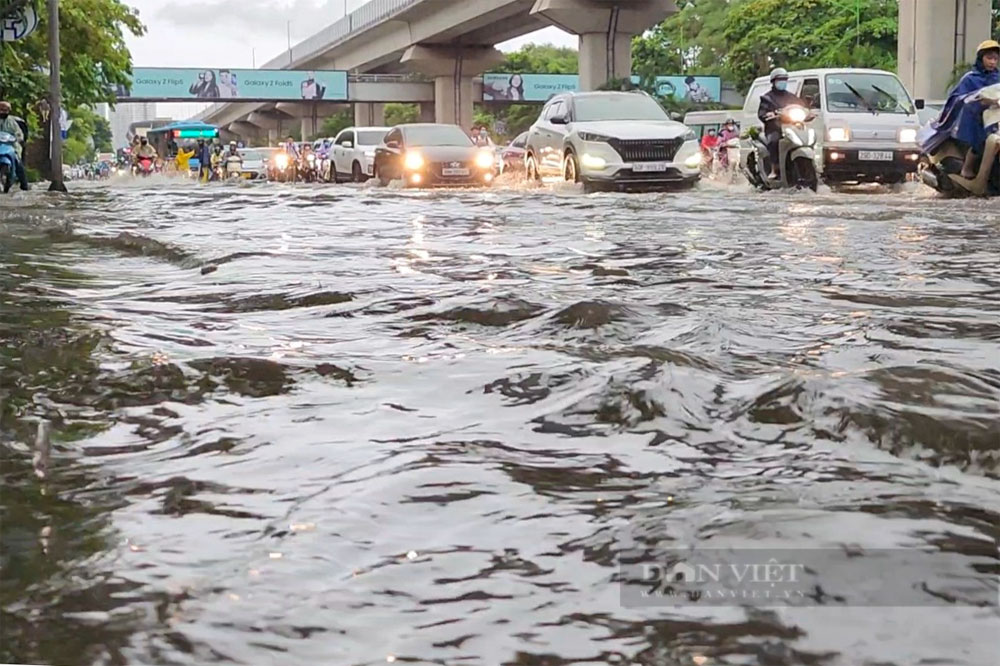 Hà Nội lại thành Hà Lội sau cơn mưa chiều nay