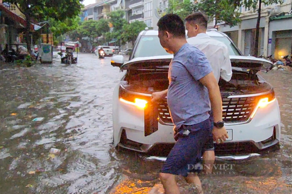 Hà Nội lại thành Hà Lội sau cơn mưa chiều nay