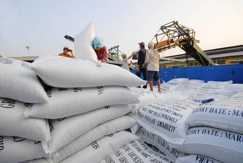 Giá gạo Việt 'vững ngôi' cao nhất thế giới