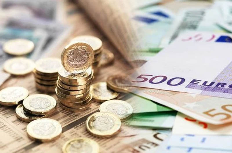 Cuộc đua hạ lãi suất toàn cầu bắt đầu nóng lên