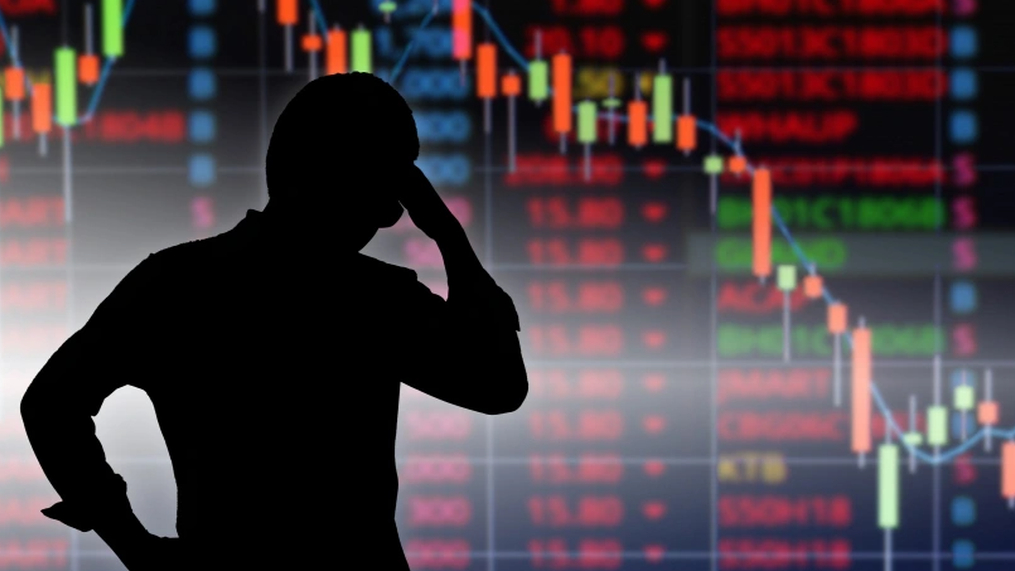 Chứng khoán "đuối sức", nguồn tiền khan hiếm đang chảy vào đâu?