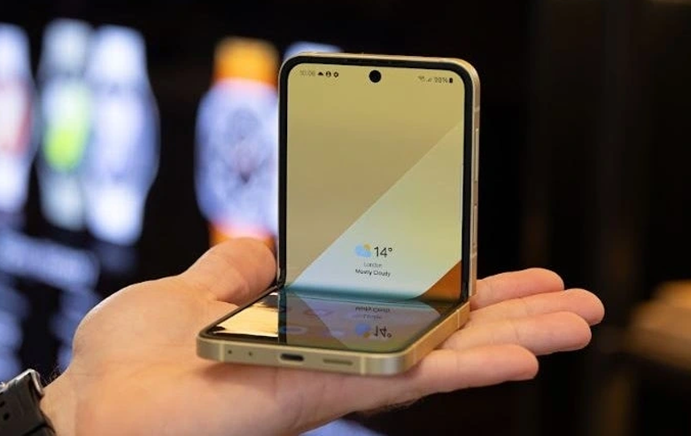iPhone màn hình gập