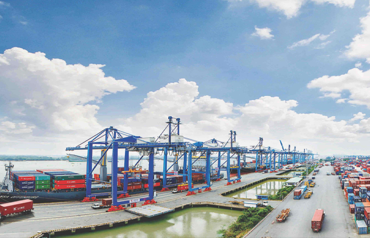 Thu ngân sách từ xuất nhập khẩu vượt 182.000 tỷ đồng