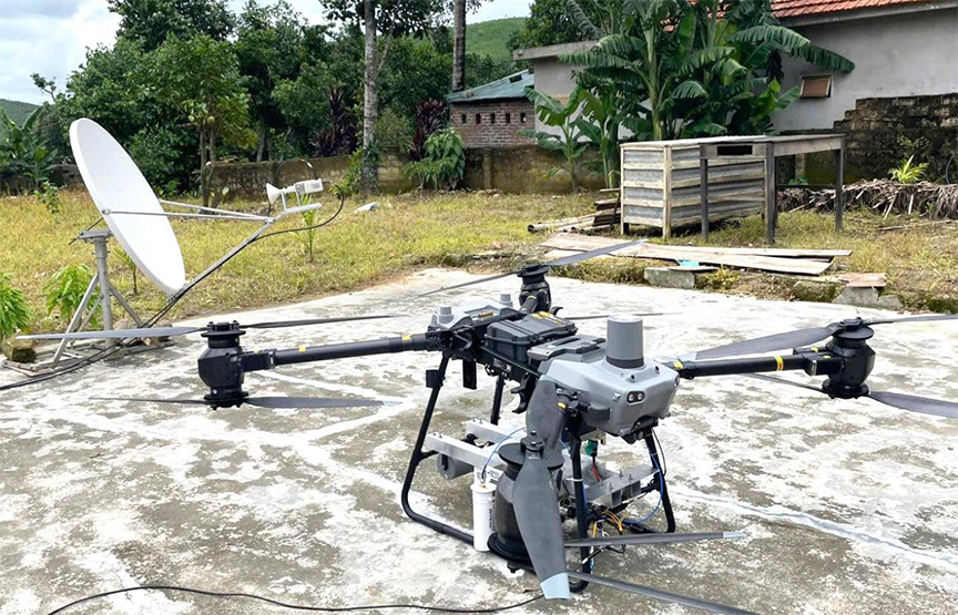 Viettel dùng máy bay không người lái phát sóng di động tại vùng lũ