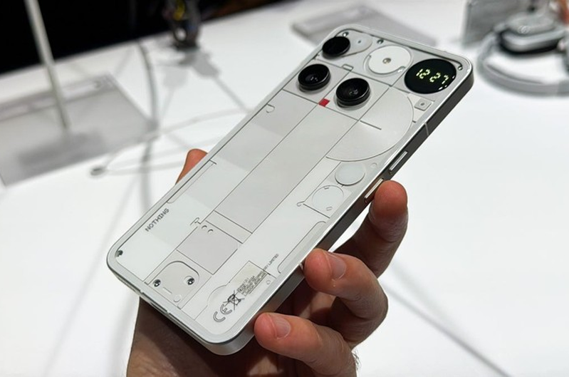 Nothing Phone 3: Flagship “dị thường mà thú vị”