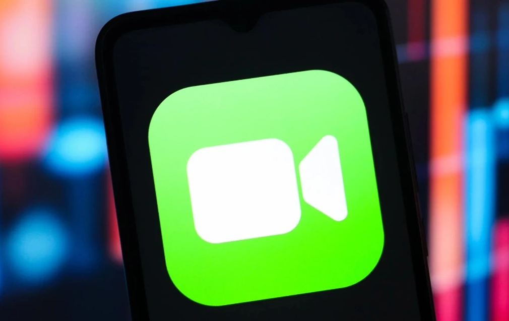iPhone 'đóng băng' cuộc gọi FaceTime nếu có người cởi đồ