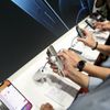 Doanh thu viễn thông giảm mạnh, điện thoại cố định chỉ còn cầm chừng