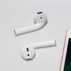 Mỹ: Thiếu niên tiêm vắc xin COVID-19 được tặng AirPod