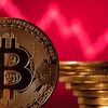 Nhiều chuyên gia dự báo giá Bitcoin lao dốc về 10.000 USD
