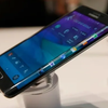Vì sao smartphone Android dần từ bỏ màn hình cong?