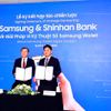Samsung ký ghi nhớ hợp tác ngân hàng Shinhan Việt Nam