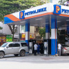 Thuế nhập khẩu xăng giảm gần một nửa