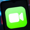 iPhone 'đóng băng' cuộc gọi FaceTime nếu có người cởi đồ