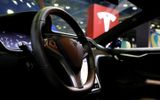 Xe điện Tesla có thể bị tin tặc bẻ khóa vì chiều lòng người dùng