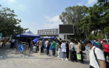 Người lao động Trung Quốc xếp hàng tham gia tuyển dụng tại Foxconn