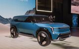 Xe SUV thuần điện Kia EV9 lộ diện, chuẩn bị ra mắt