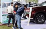 Người dùng thích thú khám phá Triển lãm Xe điện hoá Việt Nam
