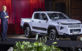 Toyota Hilux 2026 ra mắt, giá cao nhất 903 triệu đồng