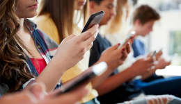 Chính phủ Hy Lạp cấm trẻ em sử dụng mạng xã hội