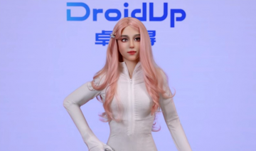 Robot Moya có thân nhiệt như người, giá hơn 4 tỷ đồng