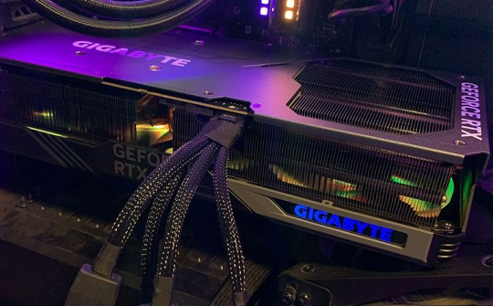 Đầu nối 16 chân trên GeForce RTX 4090 gây tranh cãi