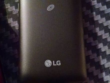 LG "gặp hạn" vì smartphone 10 USD Tracfone Lucky LG16