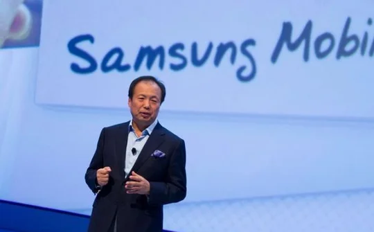 Gỡ khó cho mảng di động, Samsung thay tướng