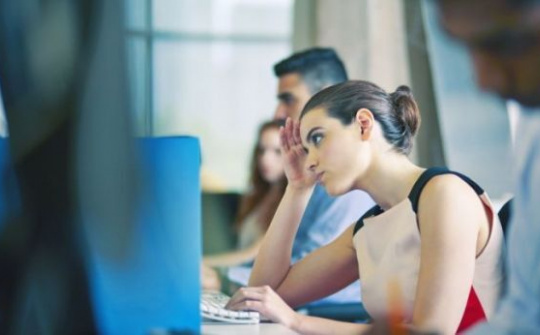 Mặt trái của internet: Con người hoài nghi chính mình