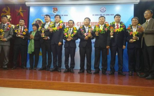 Trao giải Quả cầu vàng và Phần thưởng Nữ sinh tiêu biểu 2015