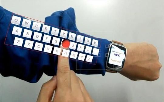 Smartwatch bị dùng cho gian lận thi cử