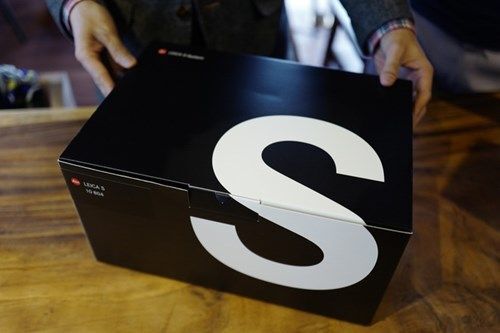 Cận cảnh máy ảnh Leica S giá gần nửa tỷ đồng