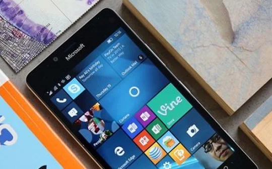 Microsoft hoãn ngày phát hành Windows 10 Mobile