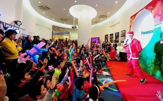 “Đêm hội Giáng sinh” khám phá khoa học thu hút hơn 700 khách