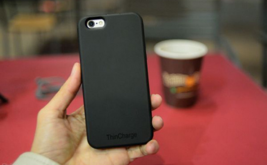 Thin Charge: ốp lưng kiêm pin dự phòng cho iPhone 6/6s