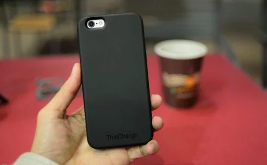 Thin Charge: ốp lưng kiêm pin dự phòng cho iPhone 6/6s