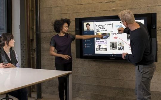 Surface Hub vừa trễ hẹn vừa tăng giá