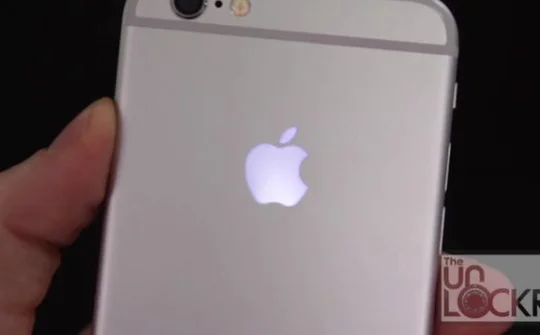 Độ iPhone phát sáng logo táo khuyết như MacBook